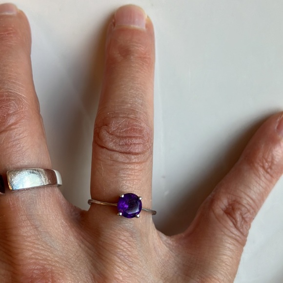 925 sterling and amethyst ring - Picture 13 of 16